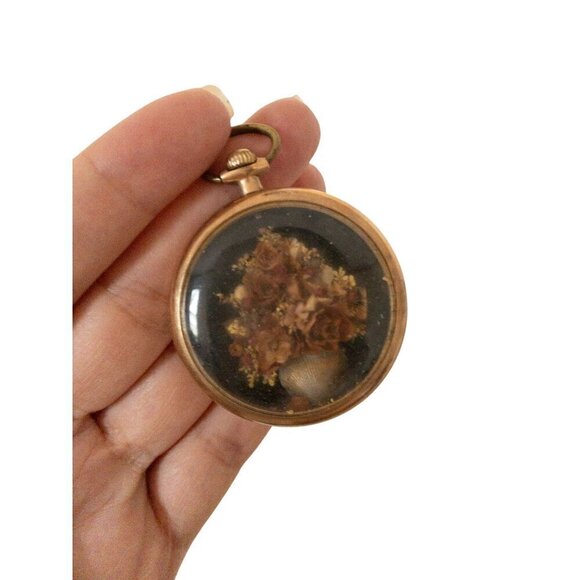 Vintage Gold Upcycled Pocket Watch Necklace With Dried Flower Pendant - Picture 4 of 5